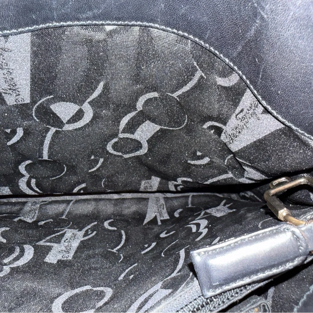 Stunning Salvatore Ferragamo Leather Shoulder Bag - Picture 9 of 13